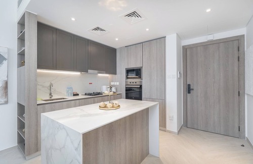 Jumeirah Village Circle Apartment | Luxury Stay At JVC with Pool & Gym