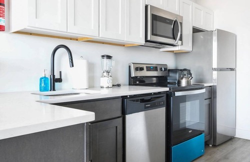 Elizabeth Apartment | Luxury Studio 30 Mins to Manhattan Evonify