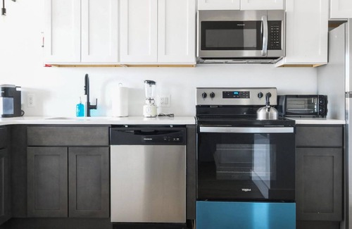 Elizabeth Apartment | Luxury Studio 30 Mins to Manhattan Evonify