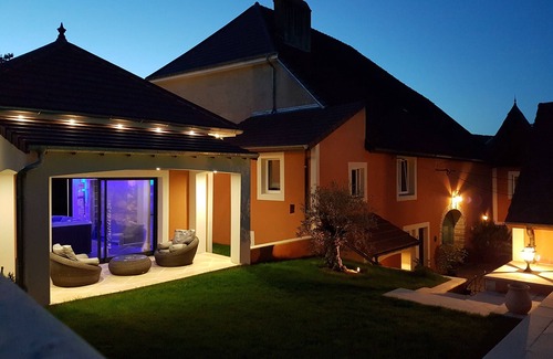 Vriange Apartment | LUXURY SUITE WITH ACCESS TO SWIMMINGPOOL (in summer) and ENTIRELY PRIVATE SPA