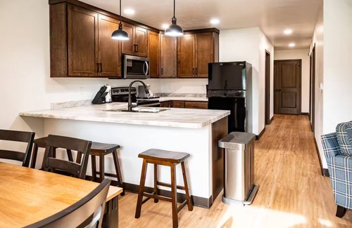 Brillion Apartment | Luxury Suites #4