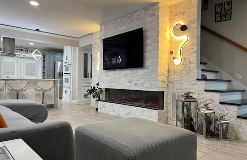 Country Place House | Luxury Tampa Home w/ Private Pool-Pet friendly- Near Everything. EV charger