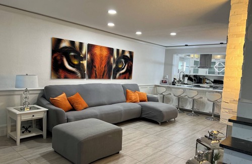Country Place House | Luxury Tampa Home w/ Private Pool-Pet friendly- Near Everything. EV charger