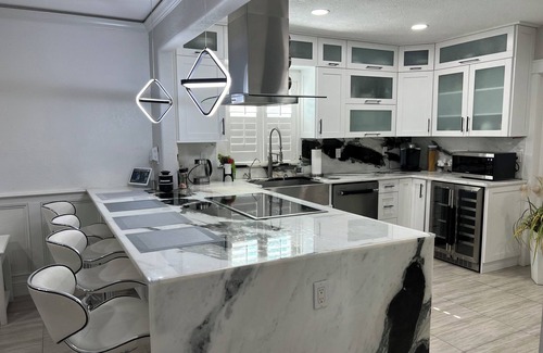Country Place House | Luxury Tampa Home w/ Private Pool-Pet friendly- Near Everything. EV charger