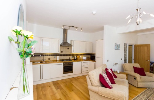 Ventnor Apartment | Luxury Three Bed Apartment with Balcony and Seaviews