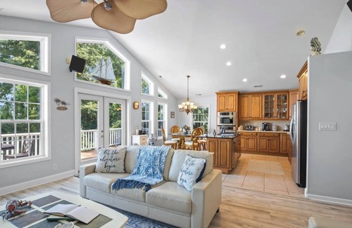 Craven County House | Luxury Three Bedroom Home on Private Beach