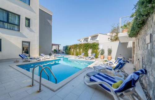 Podstrana Villa | Luxury villa Blue Sky, private pool, breakfast