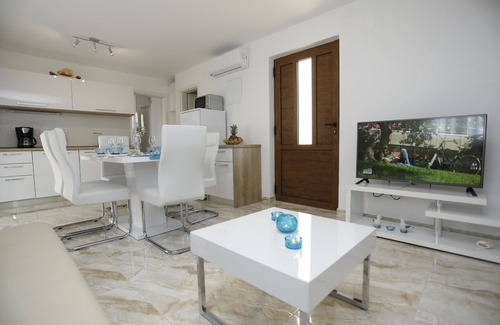 Supetar House | Luxury Villa MIS with private beach,heated pools,jacuzzi,kids pool+6 bikes (6+4)
