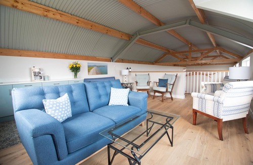 Ballinful Hotel | Luxury Villa, Six En-suite Bedrooms, Paved Path to Sea, Personalised Service.