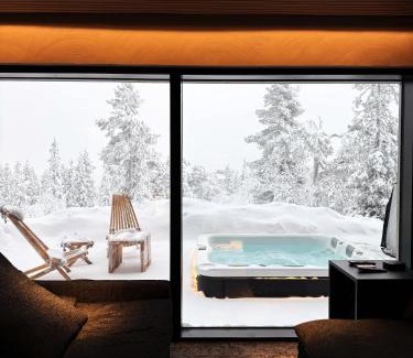 Sirkka Villa | Luxury Villa Utsun Otso inc Hot Tub