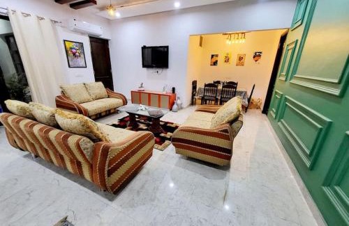 Kalka Villa | Luxury Villa with Free Breakfast - RnR Manor