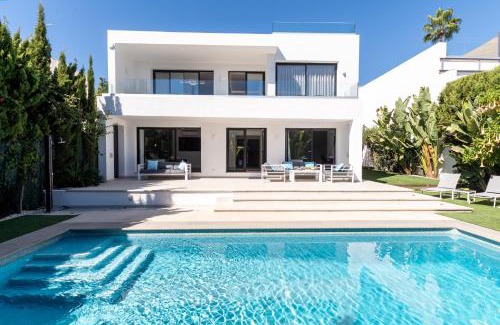 Guadalmina Apartment | Luxury Villa with Heated Pool, Jacuzzi, Sauna and more
