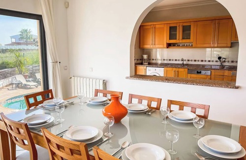 Albardeira Villa | Luxury Villa with swimming pool, air con, close to beach, marina/town