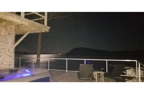 Dufferin Apartment | Luxury w/FIRE PIT, HOT TUB, KAYAKS by the water! PEACEFUL, PRIVATE & THE VIEW!