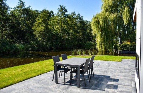 Loosdrecht House | Luxury Waterfront Escape