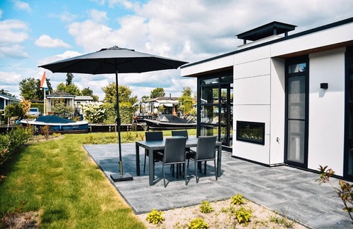 Loosdrecht House | Luxury Waterfront Escape