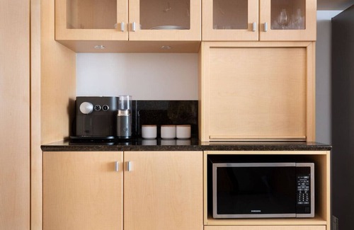 Launceston CBD Apartment | Luxury Waterfront Stay!