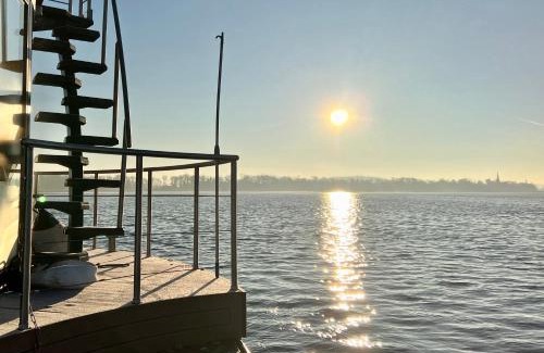 Werder Boat Rental | Luxus Floating Home Shanti 2