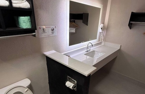 Manchester Hotel | Lx Hotel, Powered by ACW Circle