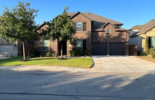 San Antonio Villa | Lxry 7BR, Heated Pool and Spa near attrns, St2