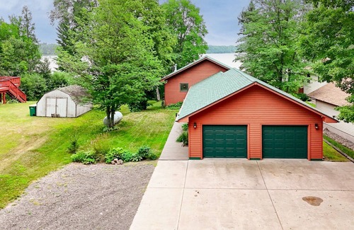 South Range Cabin | Lyman Fireside Lake House with Game Room