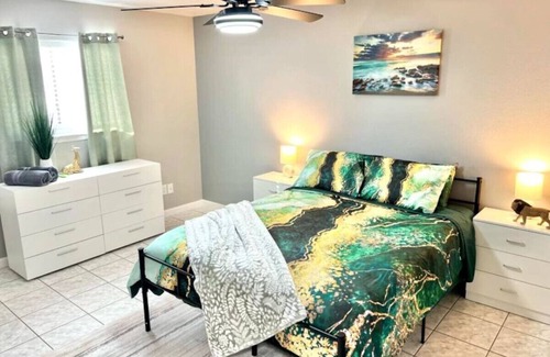 McAllen House | Lynda's Magnificent Pool Home!