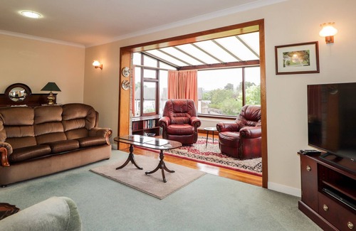 Marybank Cabin | LYNMAR, pet friendly, with a garden in Muir Of Ord