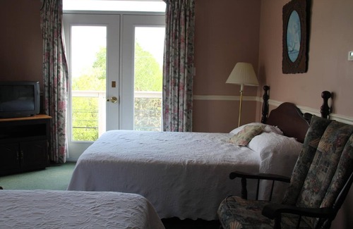 Baddeck Hotel | Lynwood Inn