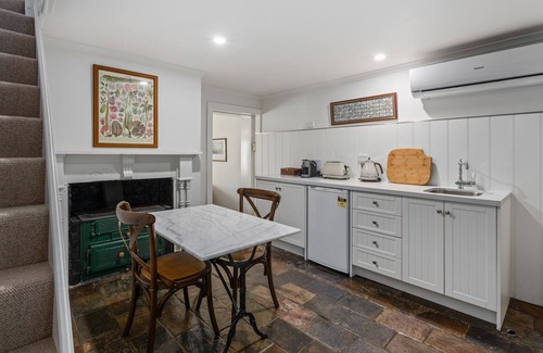 Pontville Cottage | Lythgo's Row Colonial Cottages
