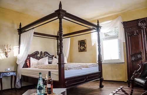 Growaltersdorf Apartment | Märchenpension Rotkäppchen und der Wolf