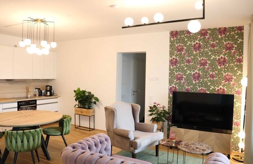 Gmunden Apartment | M.a.i.s.o.n C.h.i.q.u.e | Balcony | 3 BR