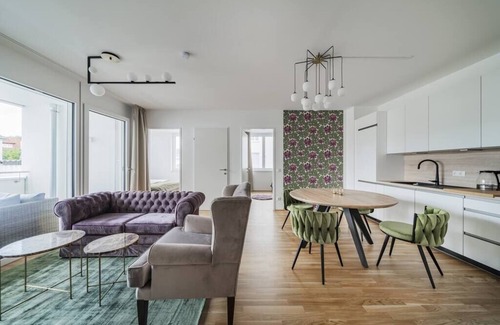 Gmunden Apartment | M.a.i.s.o.n C.h.i.q.u.e | Balcony | 3 BR