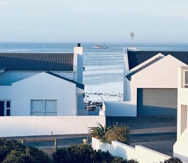 Shelley Point House | M&M Guesthouse