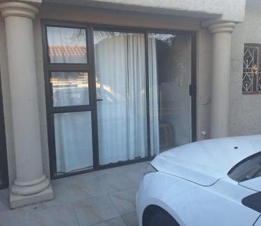 Greater Johannesburg Metropolitan Area House | M&M2 Guest Lodges