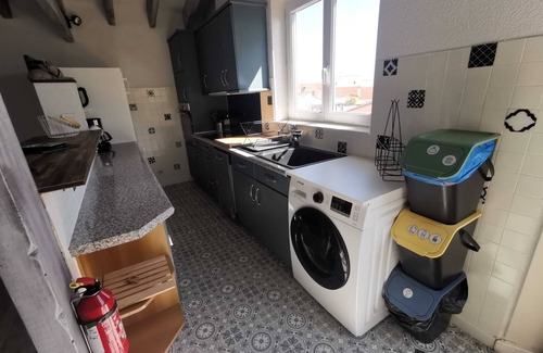 Saint-Laurent-de-la-Salanque Apartment | Maison Tous Confort Bien Equipee. Salon. Cuisine Coin Repas Spacieux