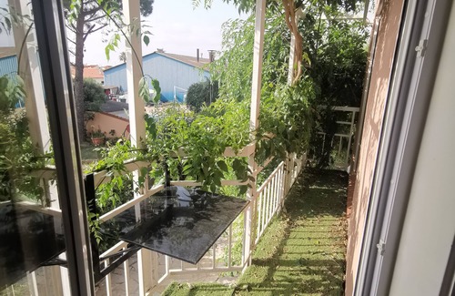 Saint-Laurent-de-la-Salanque Apartment | Maison Tous Confort Bien Equipee. Salon. Cuisine Coin Repas Spacieux