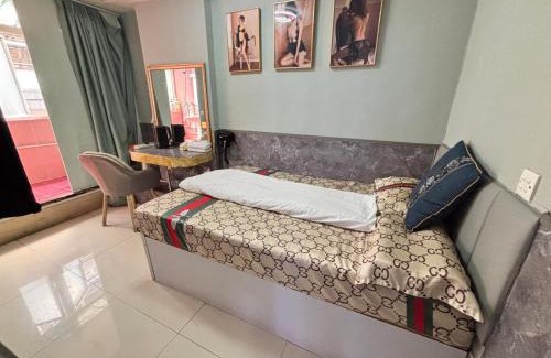 Kwun Chung House | Mabo hotel