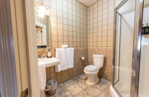 Geneseo Bed & Breakfast | MacVittie Room - Big Tree Innnn