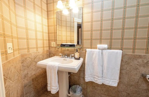 Geneseo Bed & Breakfast | MacVittie Room - Big Tree Innnn