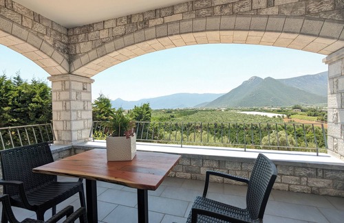 South Kynouria Apartment | Mad Wall Apartment . A breathtaking gem in the Peloponnese!