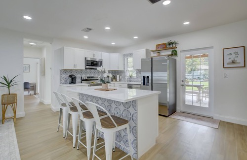 Citrus Isles House | Madrina's Cozy 3BR-1BA Spacious Backyard