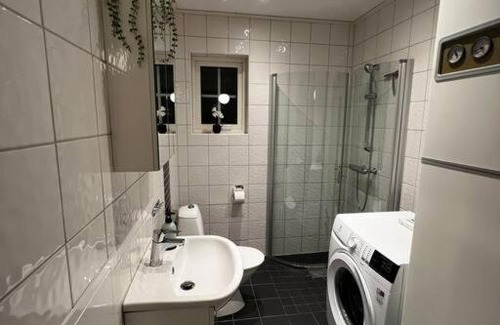 Skovde House | Magasinet, egen stuga på landet