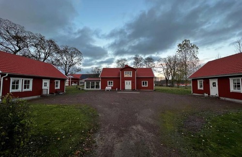 Skovde House | Magasinet, egen stuga på landet