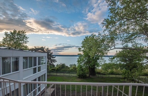 Balatonfoldvar House | Magaspart Panzió