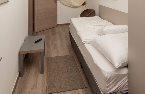 Balatonfoldvar House | Magaspart Panzió