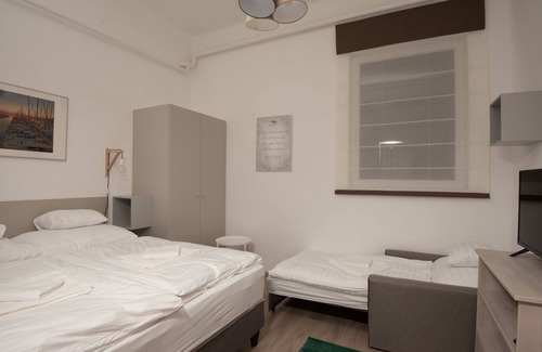 Balatonfoldvar House | Magaspart Panzió