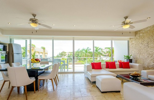 Downtown Condo | MAGIA by Stella Rentals