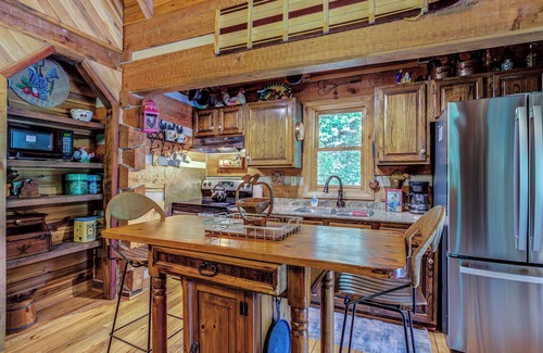 Sugar Grove Cabin | Magic Cabin: Private Petting Zoo, Firepit & Hot Tub