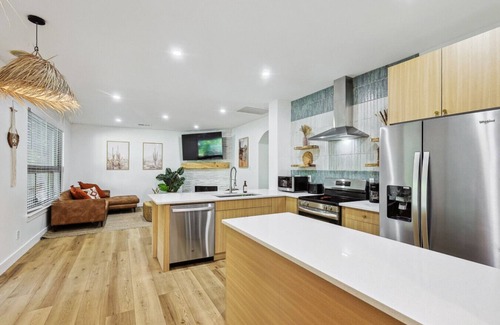 Cedar Hill House | Magical 5BR W Pool+Hot Tub, Lake, Basketball Court