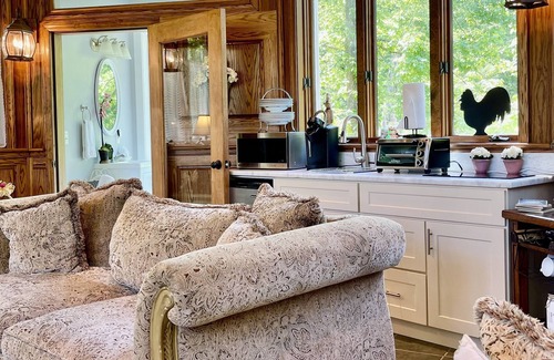 Cleveland Cottage | Magical secluded hideaway on a French Country Estate with tranquil creek & ponds